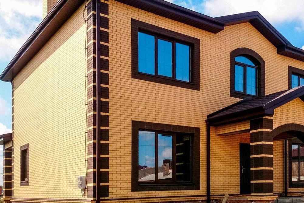 Кирпичный фасад: стильное решение для вашего дома.